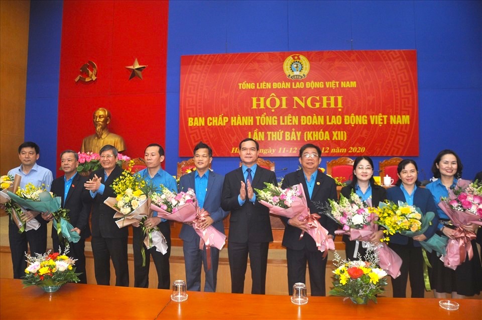 Bế mạc Hội nghị Ban chấp hành Tổng Liên đoàn Lao động Việt Nam lần thứ 7