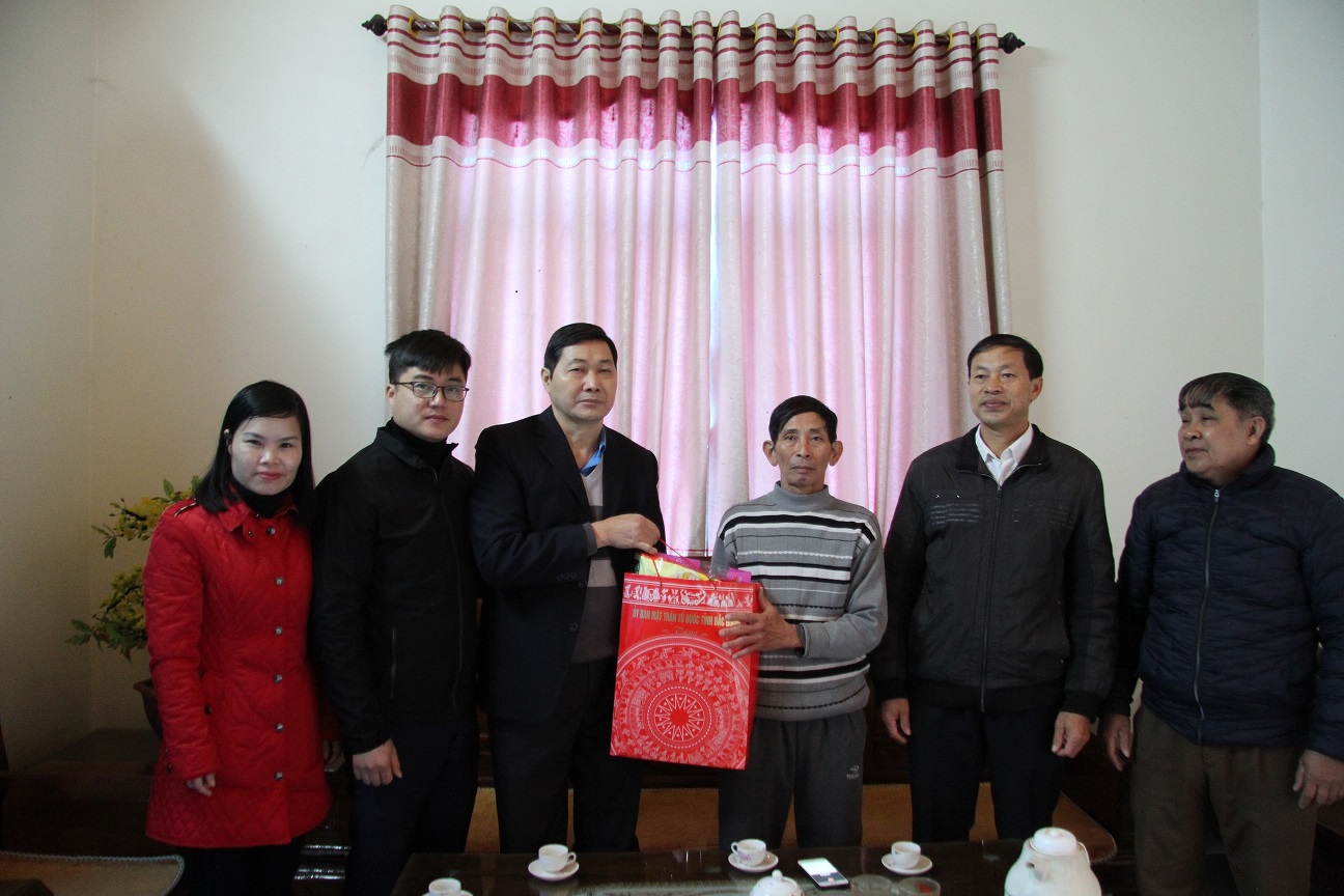 Việt Yên thăm, tặng quà các đối tượng chính sách xã Thượng Lan