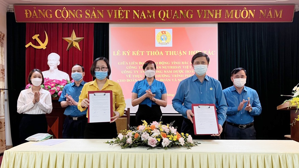 Thỏa thuận hợp tác giữa LĐLĐ tỉnh Bắc Giang và Công ty TNHH Đông Nam Dược Hoàng Gia
