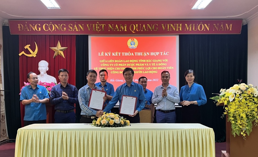 Thỏa thuận hợp tác giữa LĐLĐ tỉnh Bắc Giang và Công ty cổ phần dược phẩm và Y tế Á Đông