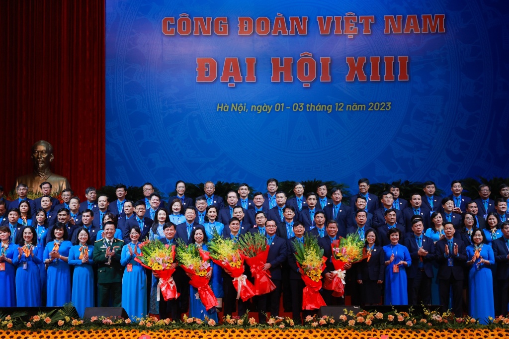 Ông Nguyễn Đình Khang giữ chức Chủ tịch Tổng Liên đoàn LĐ Việt Nam khóa XIII