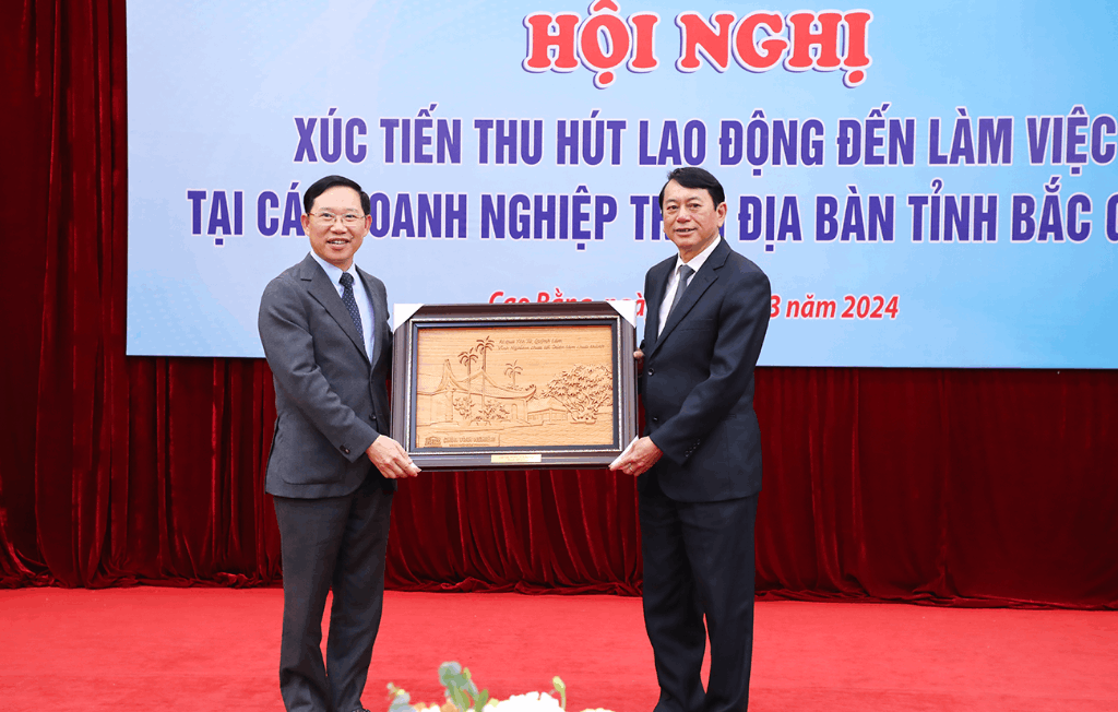 Chủ tịch UBND tỉnh Lê Ánh Dương làm việc với tỉnh Cao Bằng về xúc tiến thu hút lao động đến làm việc tại tỉnh Bắc Giang