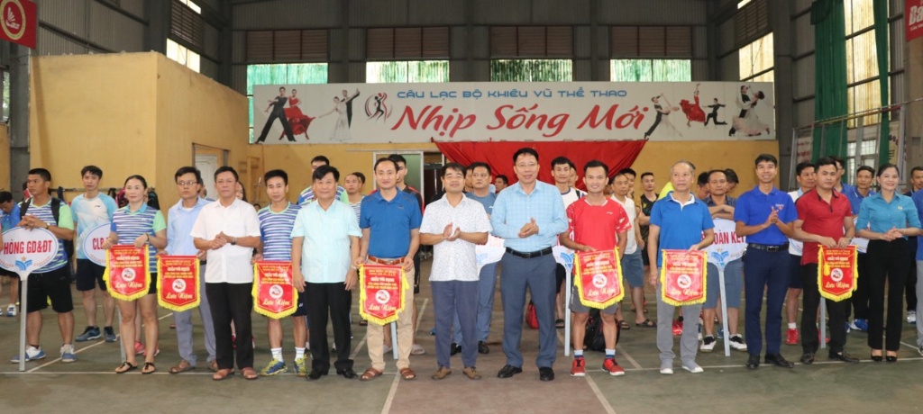 Lục Ngạn phối hợp tổ chức giải cầu lông các nhóm tuổi huyện Lục Ngạn năm 2024