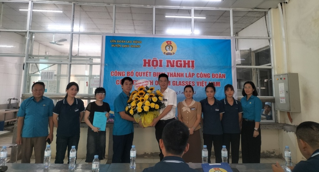 Lạng Giang tổ chức Hội nghị công bố quyết định thành lập công đoàn cơ sở trong tháng cao điểm...